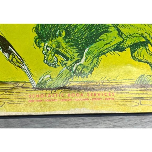 Puss In Boots by M Jean Craig Illustrated Robert Jones Scholastic Books 1972 - Picture 3 of 9